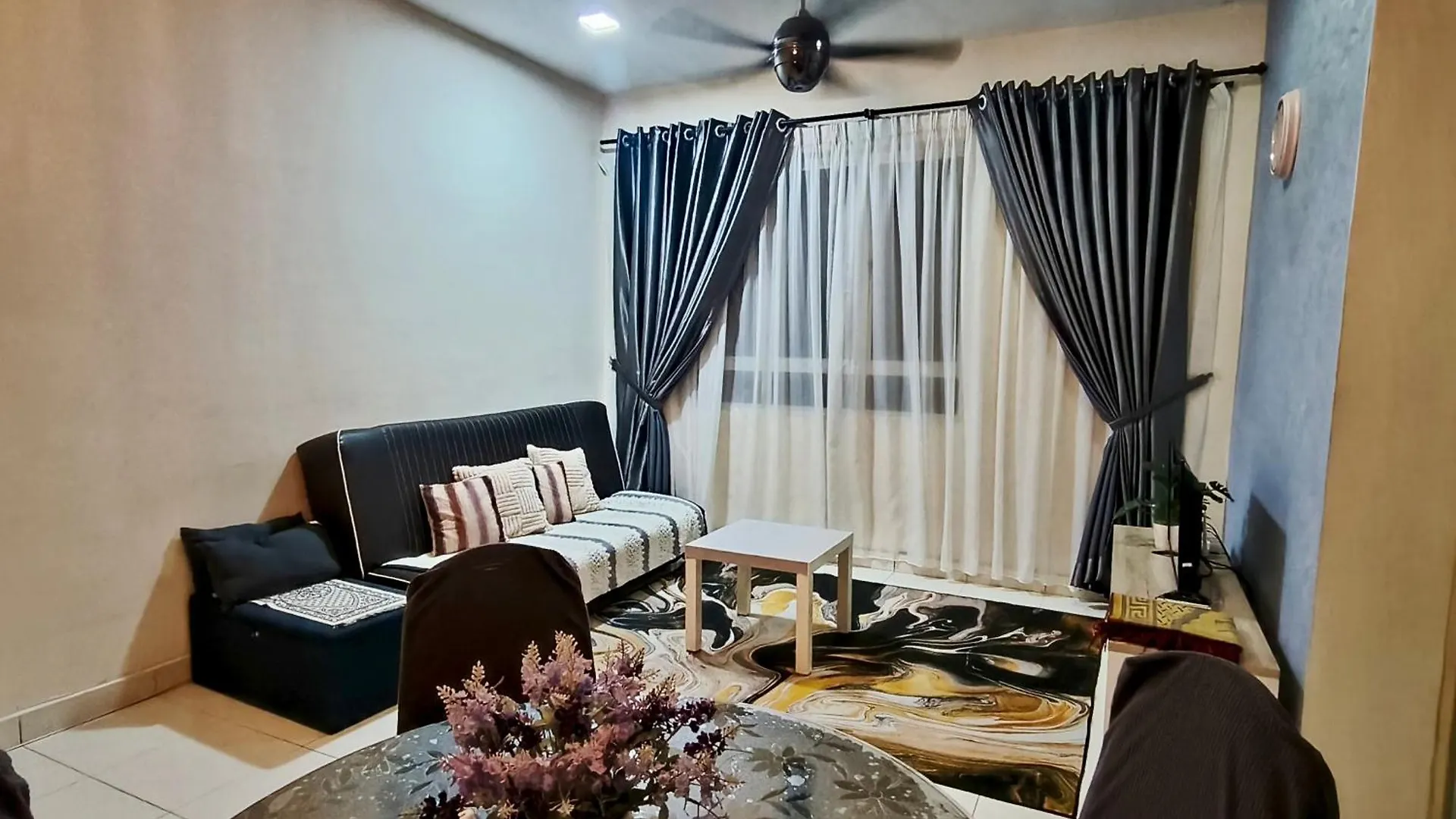 Leezahomestay contacts